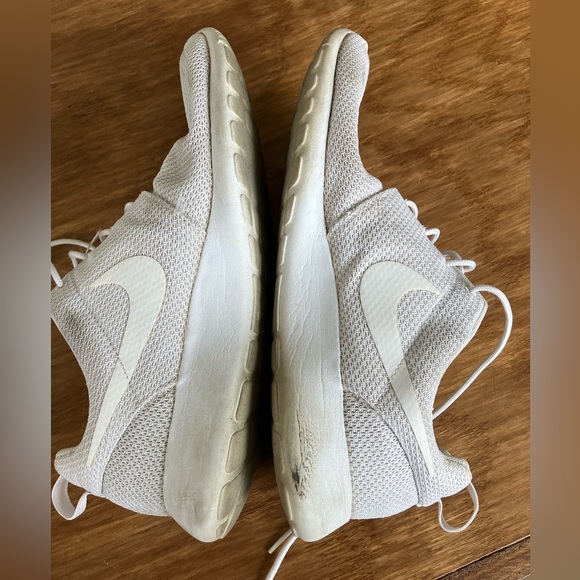 Nike Roshe Shoes - Picture 4 of 7